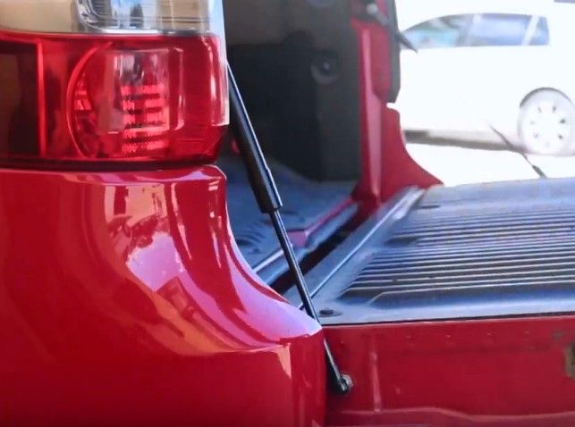 Amortecedor da Tampa Traseira Hilux 05/15*